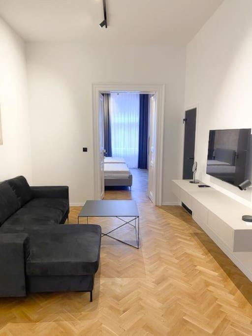 Capitol Deluxe Apartment ปราก ภายนอก รูปภาพ